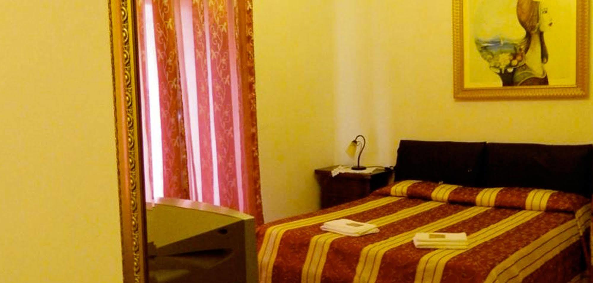 Crispi Rooms CTA Exteriör bild
